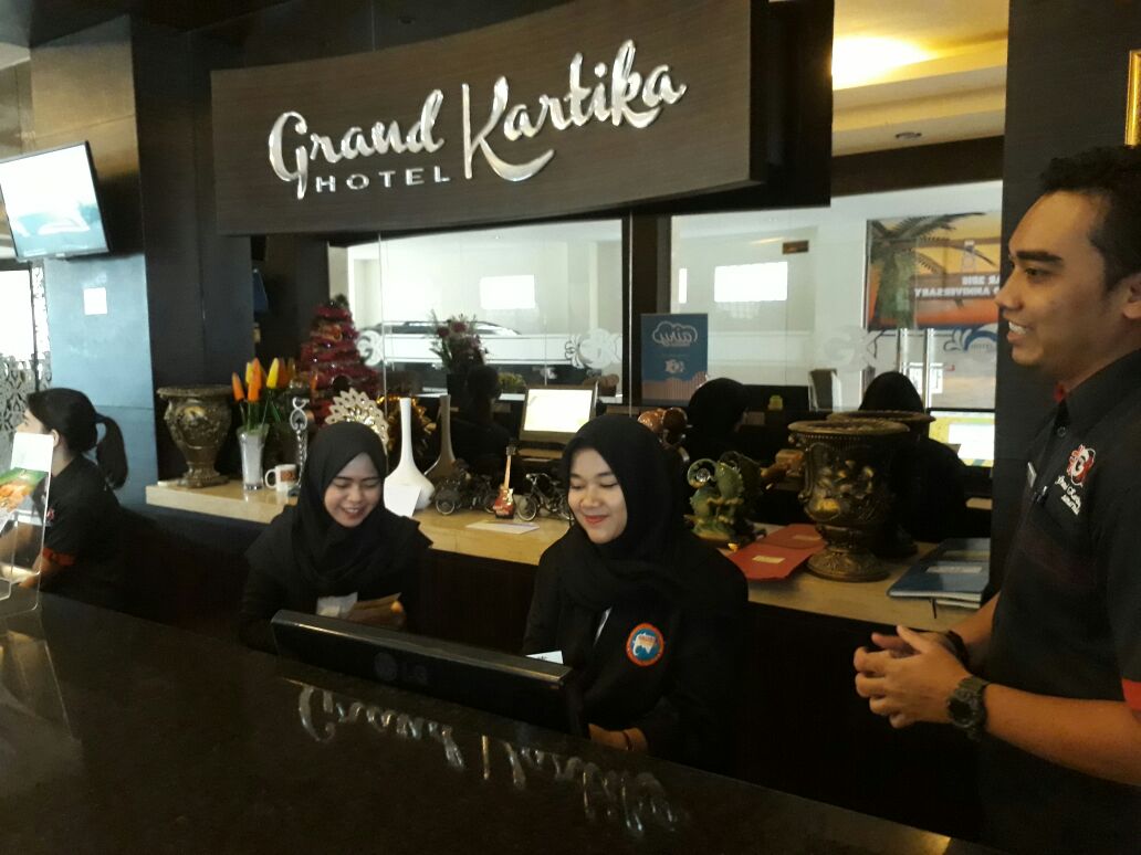 Praktek Kerja di Hotel Grand Kartika
